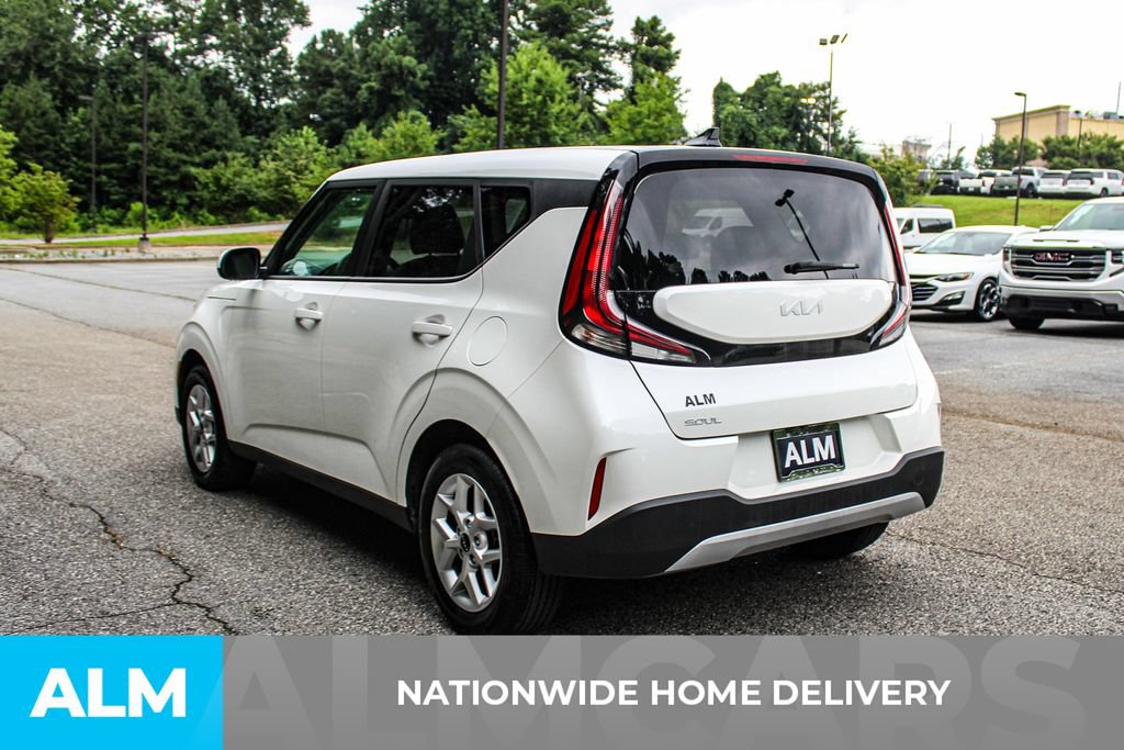 Used 2025 Kia Soul LX w/ LX Technology Package FWD image 5