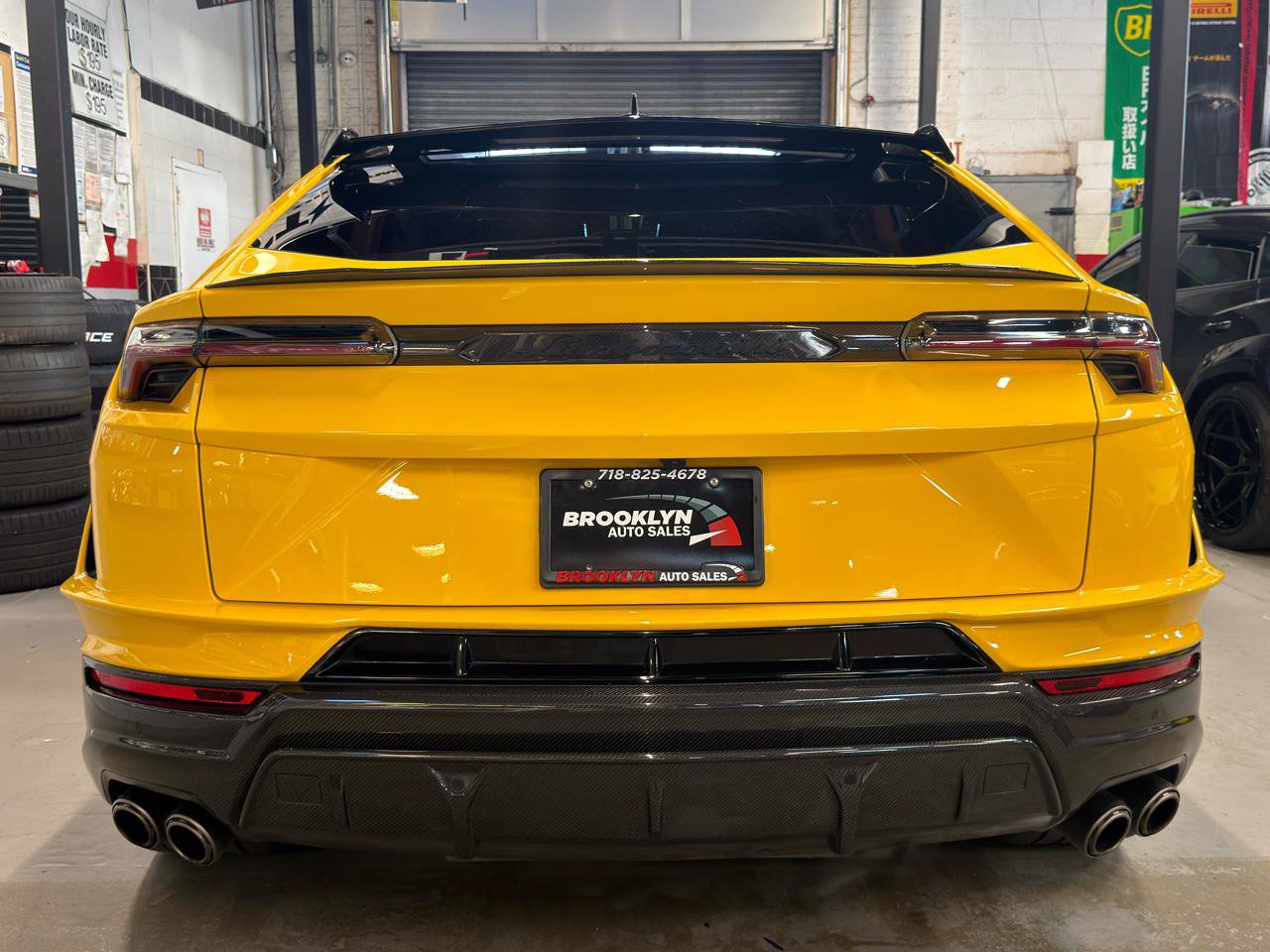 Used 2023 Lamborghini Urus Performante AWD/4WD image 7