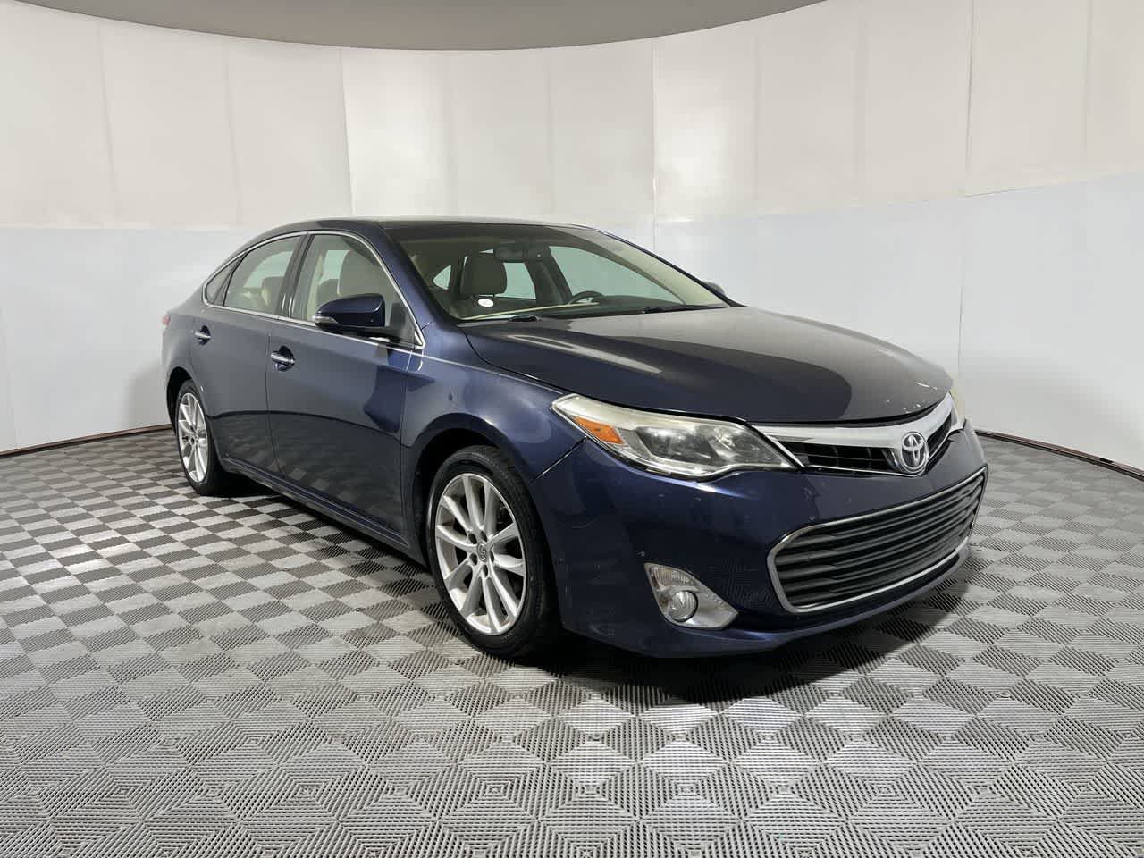 Used 2015 Toyota Avalon Limited FWD image 2