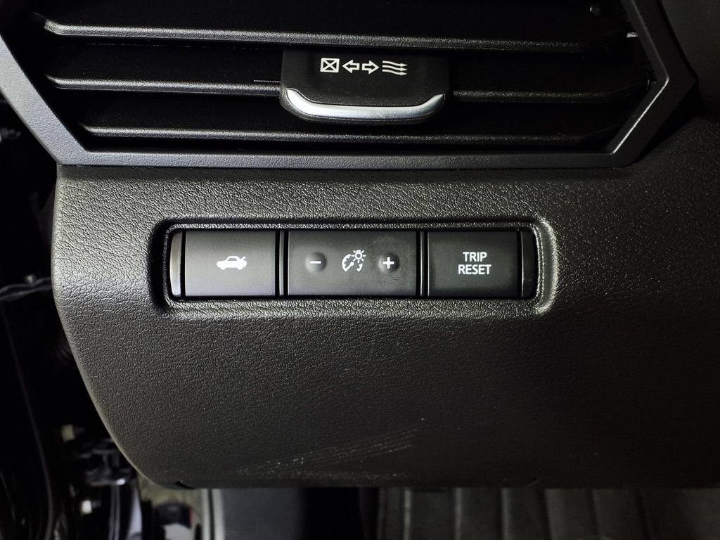 Used 2025 Nissan Altima 2.5 SV FWD image 24