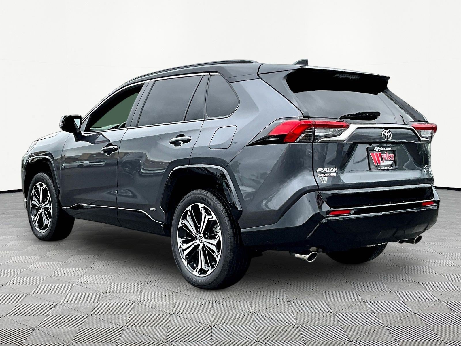 Used 2025 Toyota RAV4 XSE w/ Weather Package AWD/4WD image 4