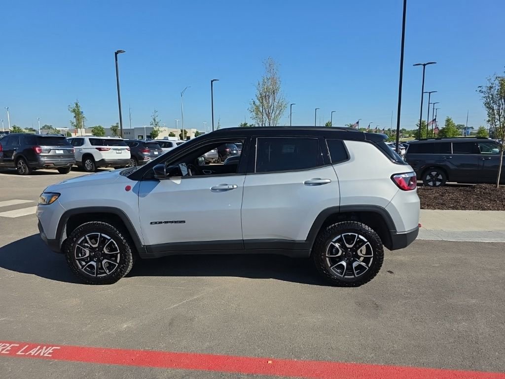 Used 2026 Jeep Compass Trailhawk AWD/4WD image 8