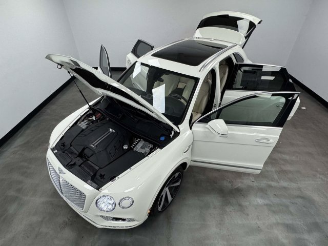 Used 2020 Bentley Bentayga AWD/4WD image 12