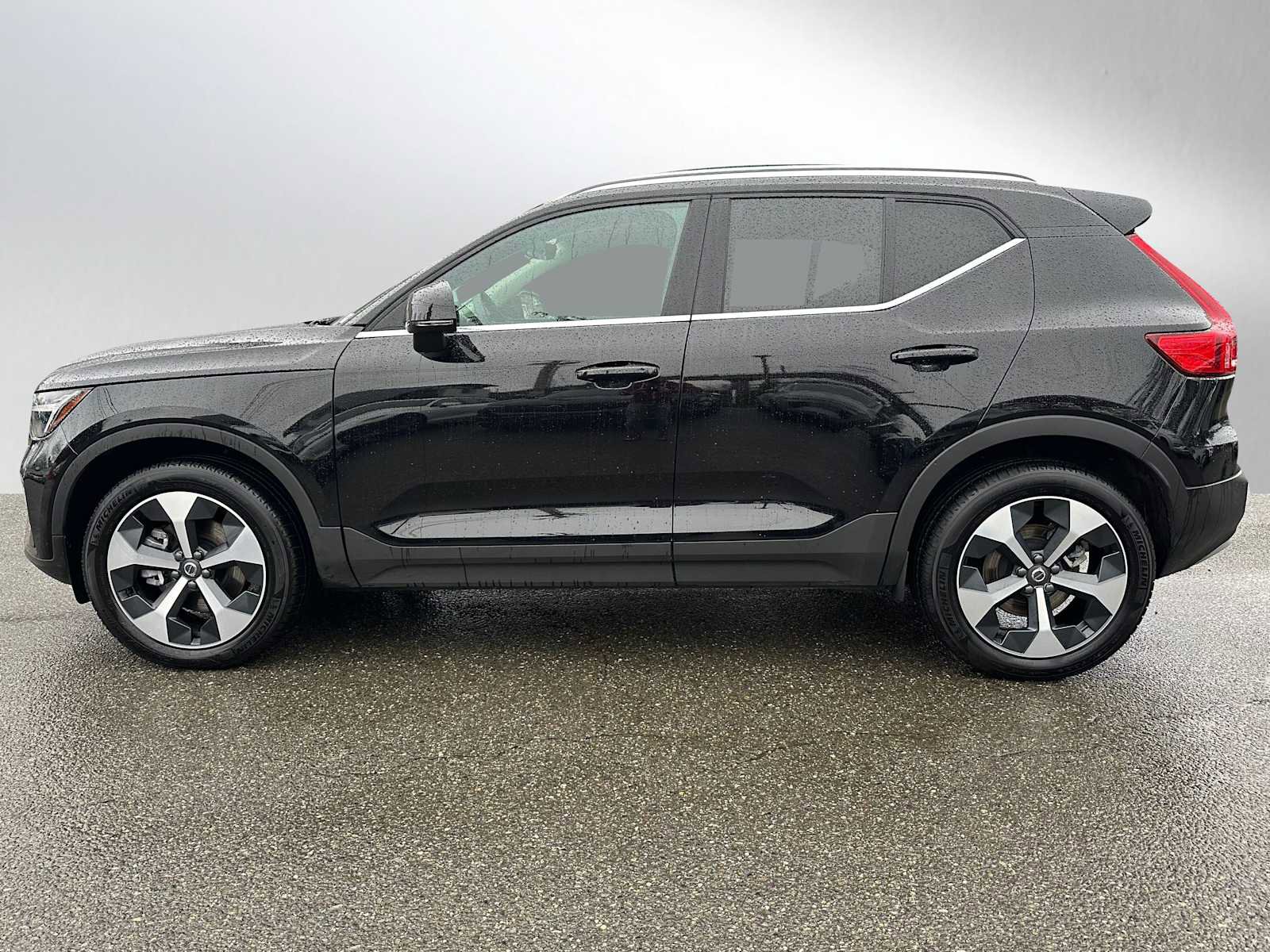 Used 2025 Volvo XC40 B5 Core w/ Protection Package Premier image 6