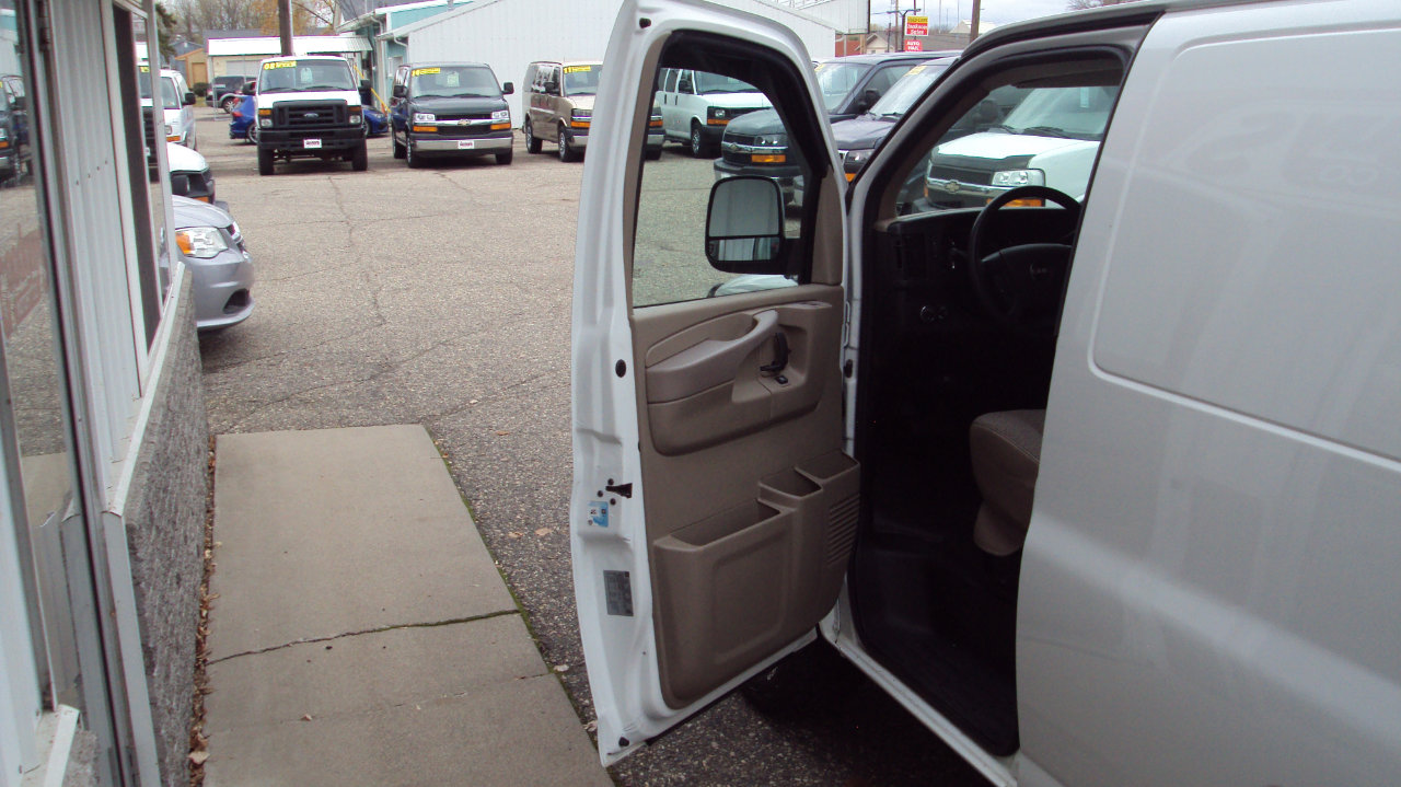 Used 2012 GMC Savana 1500 AWD image 15