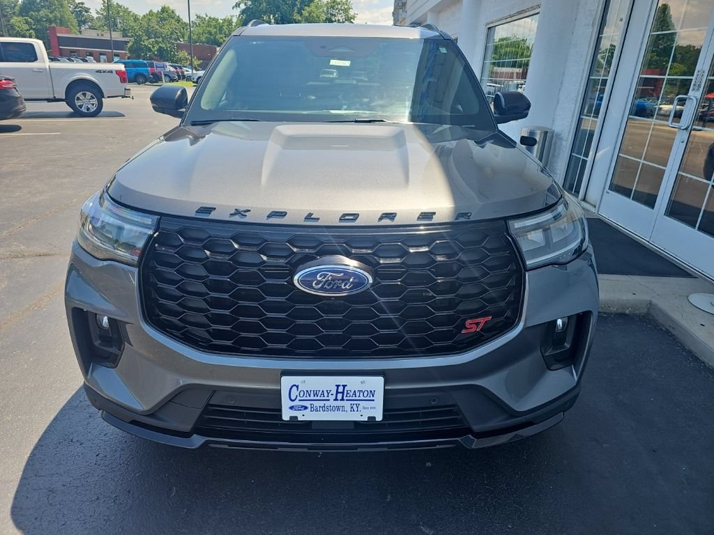 Used 2025 Ford Explorer ST AWD/4WD image 3