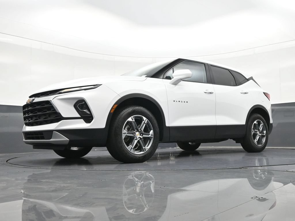 Used 2024 Chevrolet Blazer LT FWD image 28