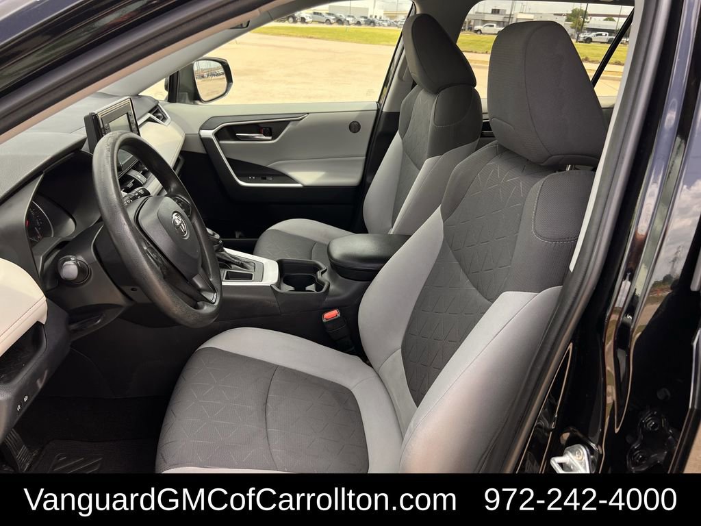 Used 2020 Toyota RAV4 XLE image 23