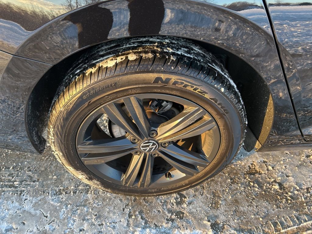 Used 2024 Volkswagen Jetta SE w/ Panoramic Sunroof Package image 32