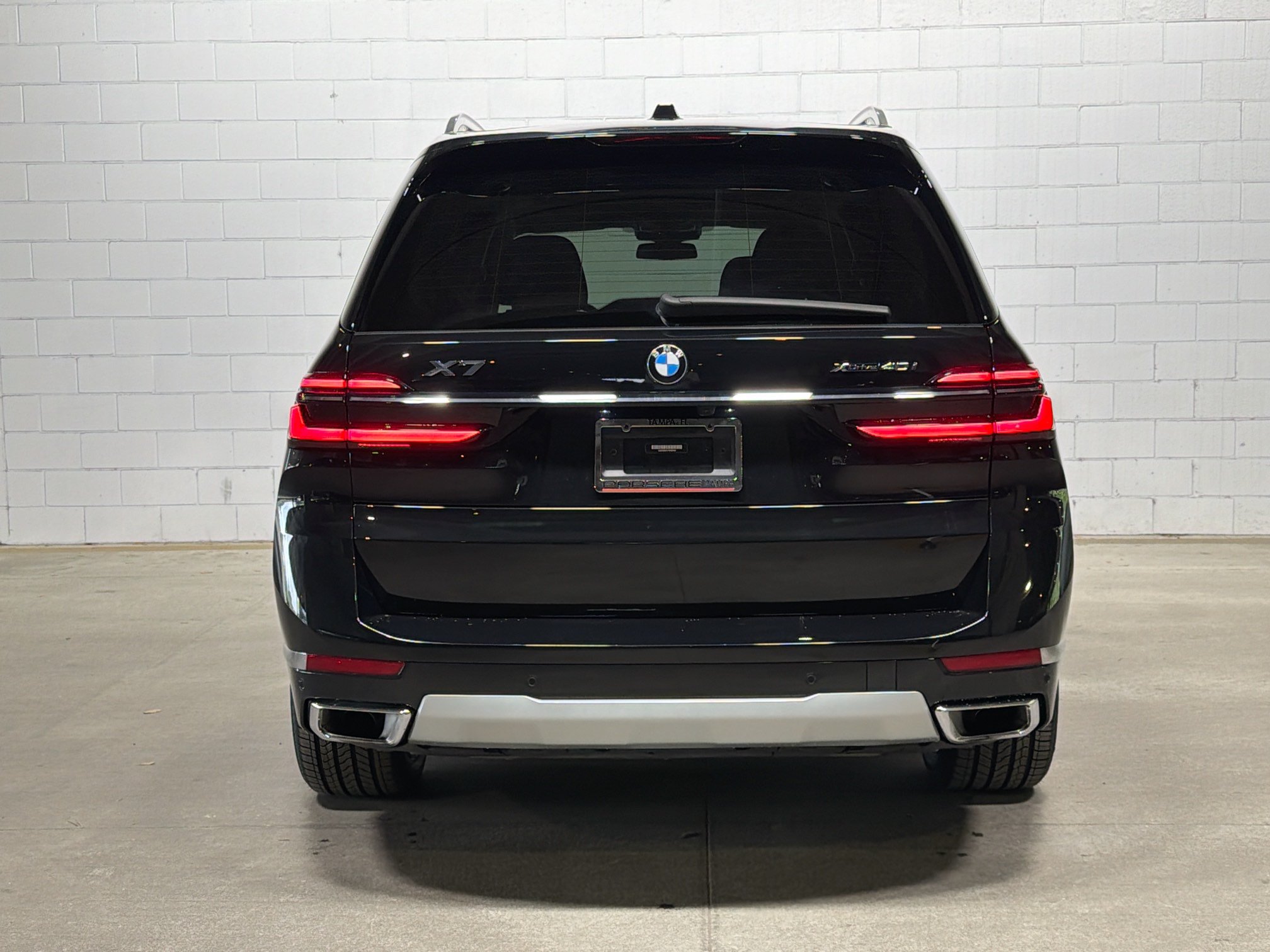 Used 2023 BMW X7 xDrive40i w/ Premium Package AWD/4WD image 8