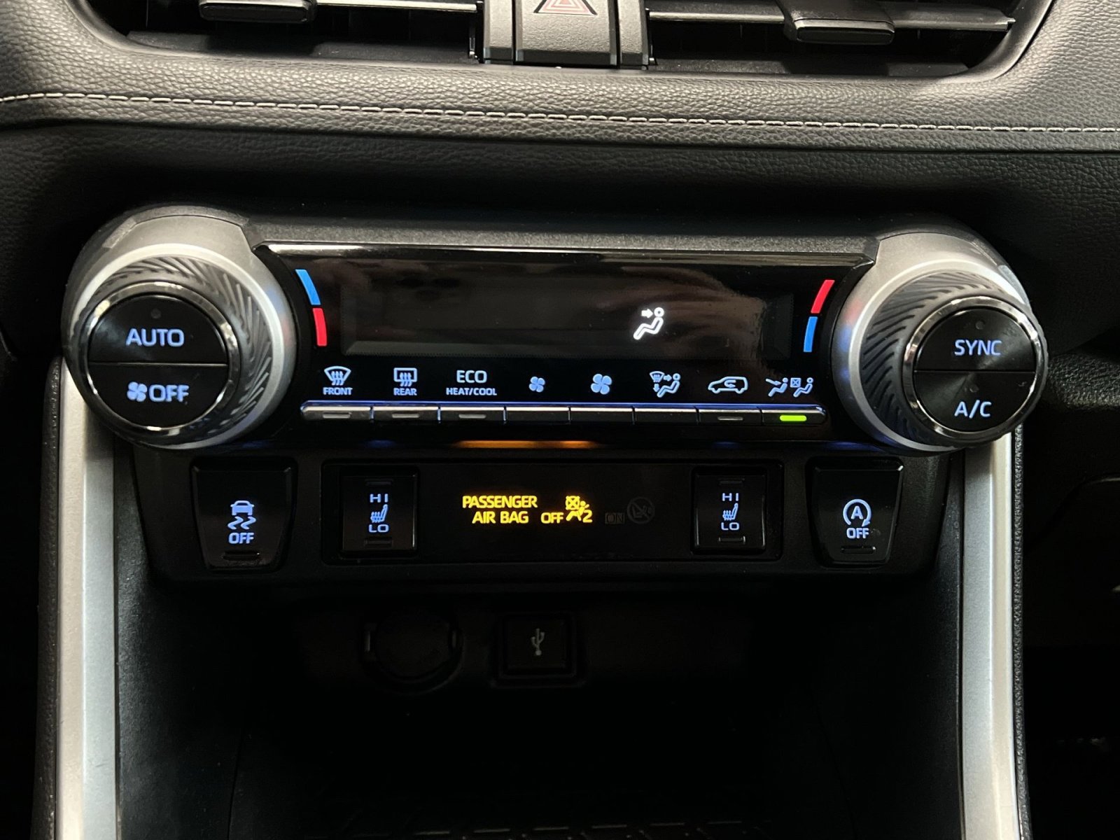 Used 2020 Toyota RAV4 XLE w/ Convenience Package image 20