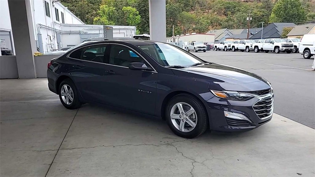 New 2025 Chevrolet Malibu LS image 3