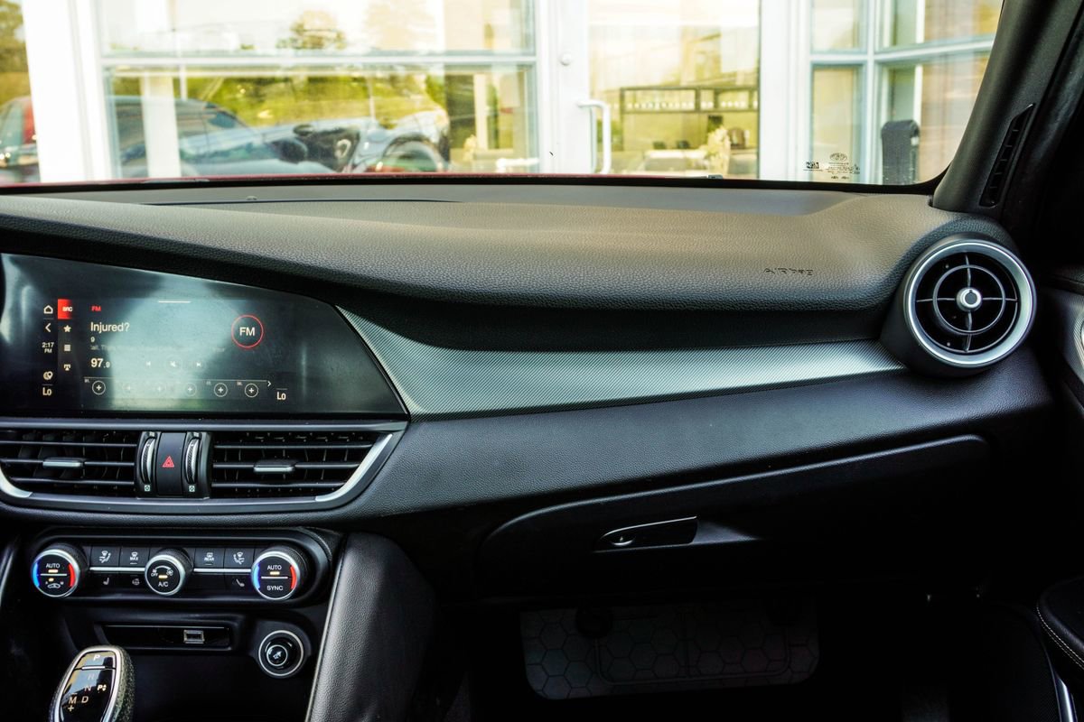 Used 2022 Alfa Romeo Giulia Veloce image 17