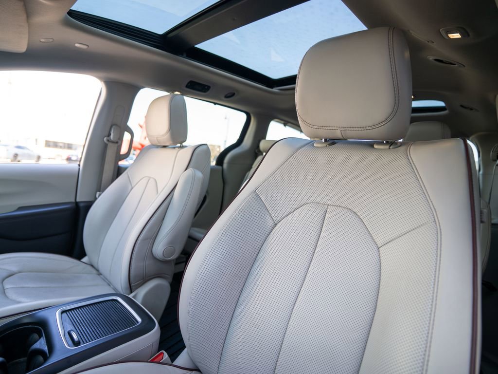 Used 2020 Chrysler Pacifica Limited w/ Tire & Wheel Group image 6