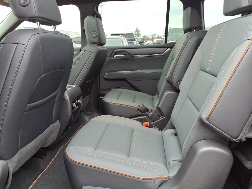 Used 2024 GMC Acadia AT4 w/ Luxury Package AWD/4WD image 10