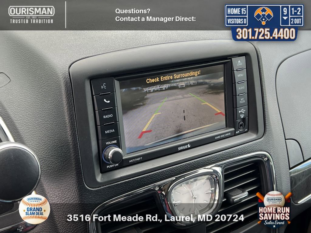 Used 2016 Chrysler Town & Country Touring-L FWD image 12