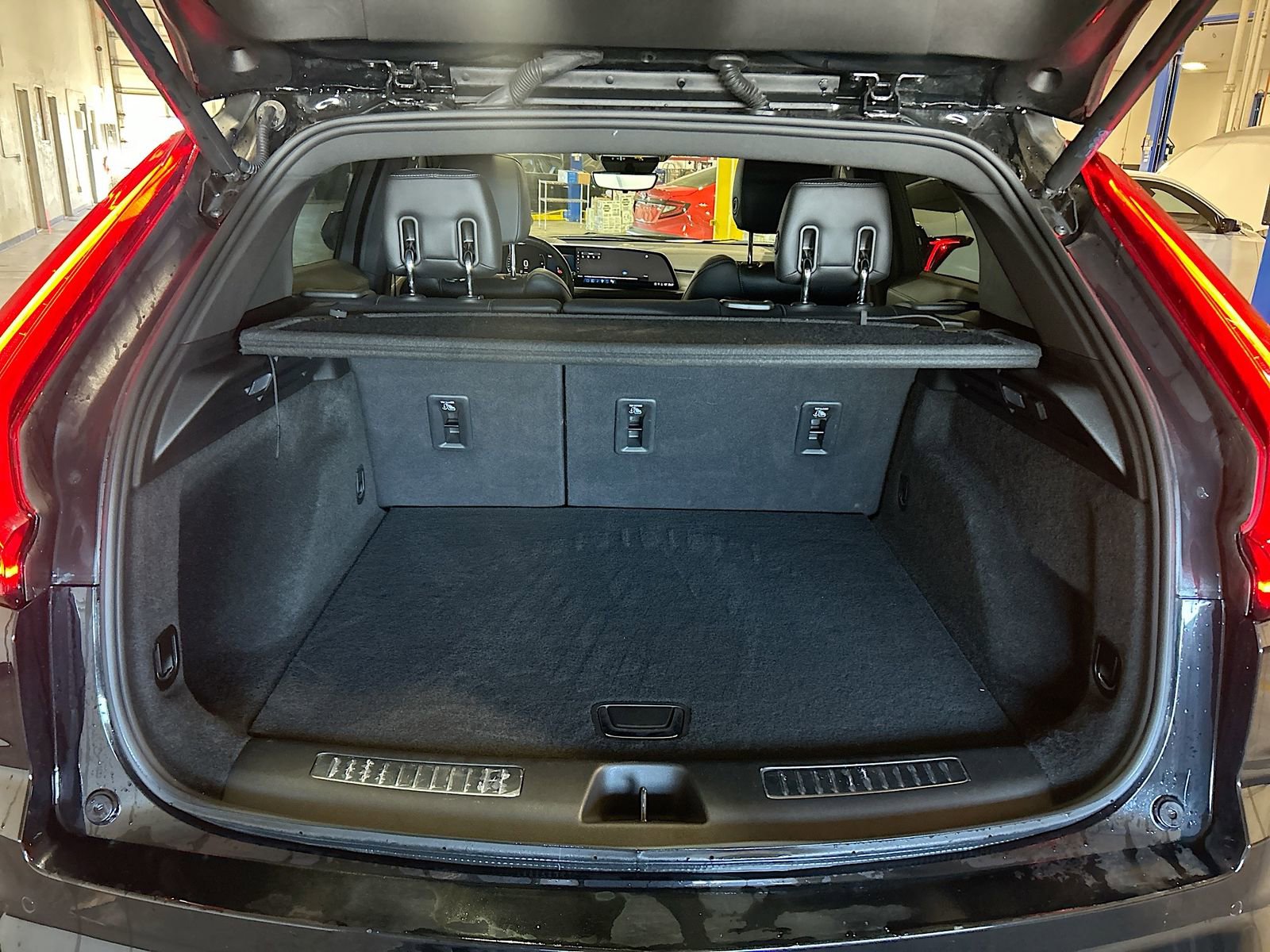 Used 2024 Cadillac XT4 Premium Luxury w/ Technology Package image 28