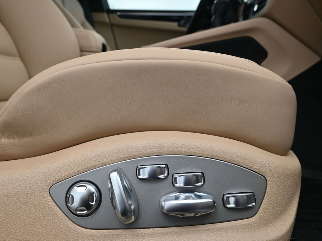 New 2026 Porsche Macan Turbo image 15
