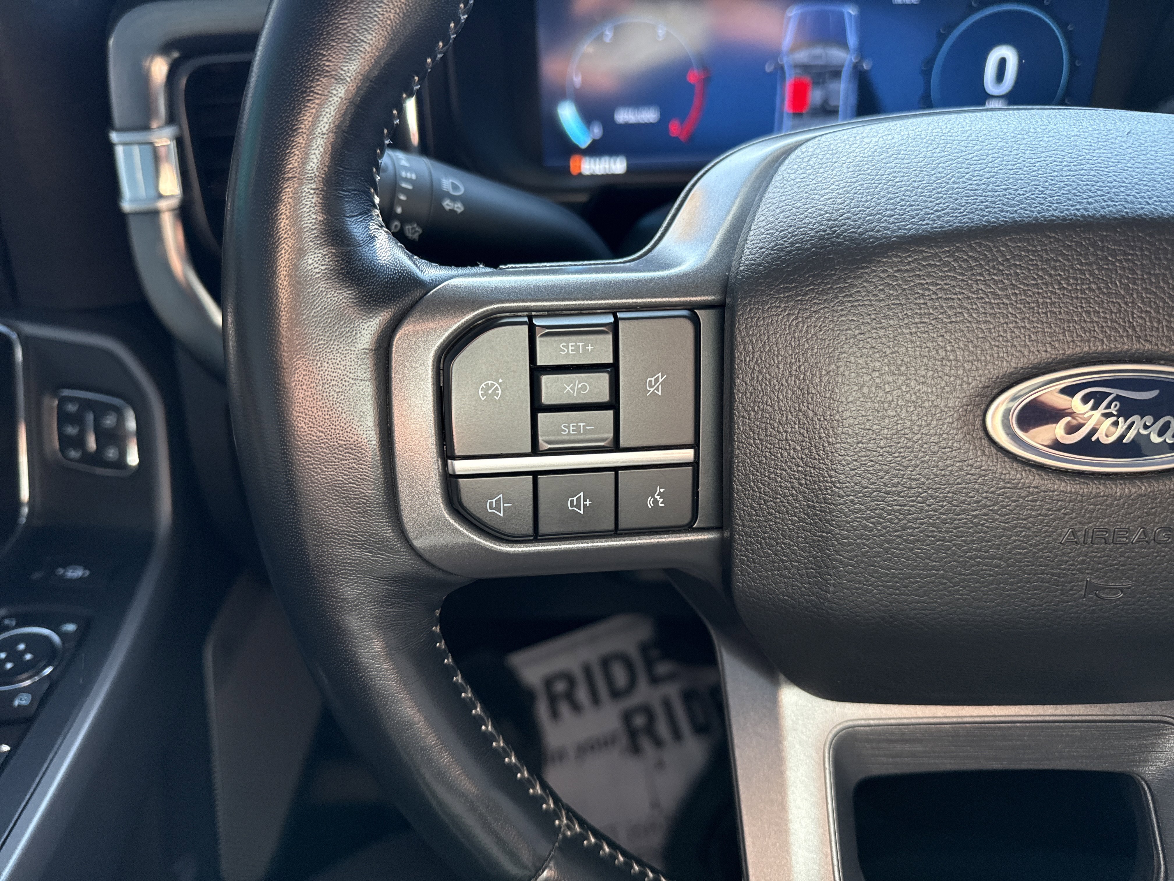 Used 2024 Ford F350 Lariat w/ Black Appearance Package image 23