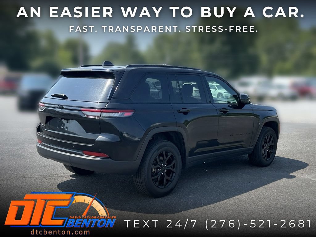 Used 2025 Jeep Grand Cherokee Altitude AWD/4WD image 3