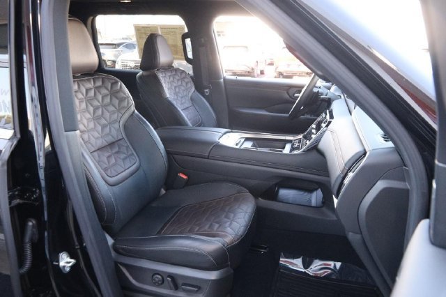Certified 2025 Nissan Armada Platinum AWD/4WD image 32