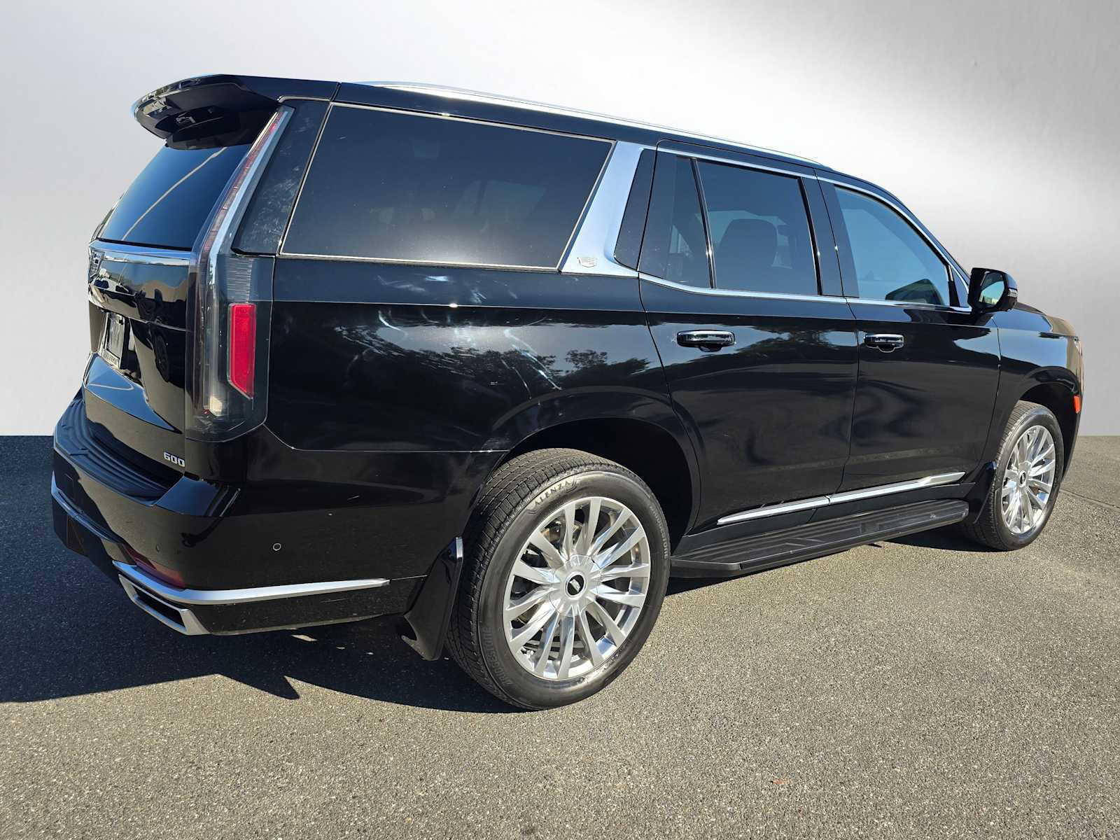 Used 2022 Cadillac Escalade Premium Luxury AWD/4WD image 3
