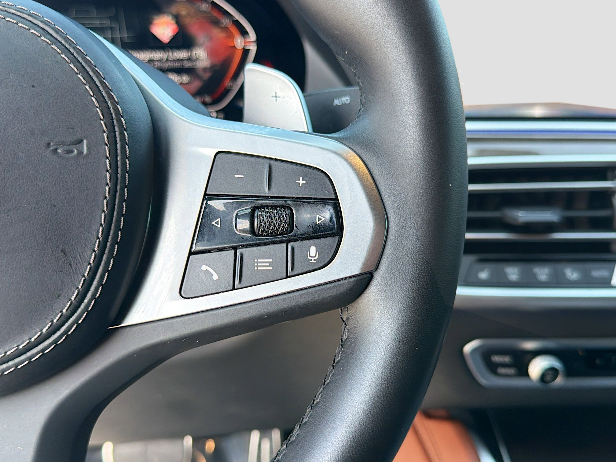 Used 2023 BMW X6 xDrive40i w/ M Sport Package image 37