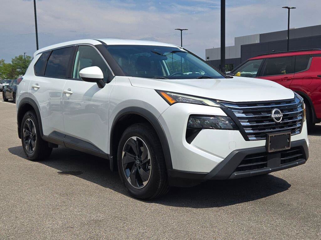 Used 2024 Nissan Rogue SV AWD/4WD image 3
