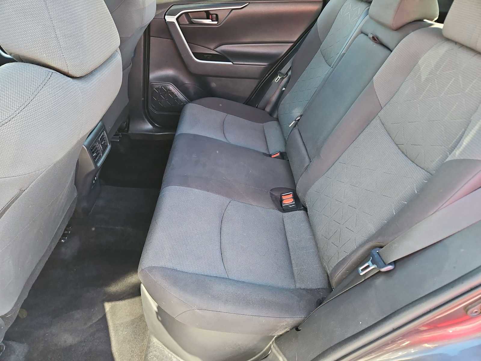 Used 2021 Toyota RAV4 XLE w/ Carpet Mat Package (TMS) image 20