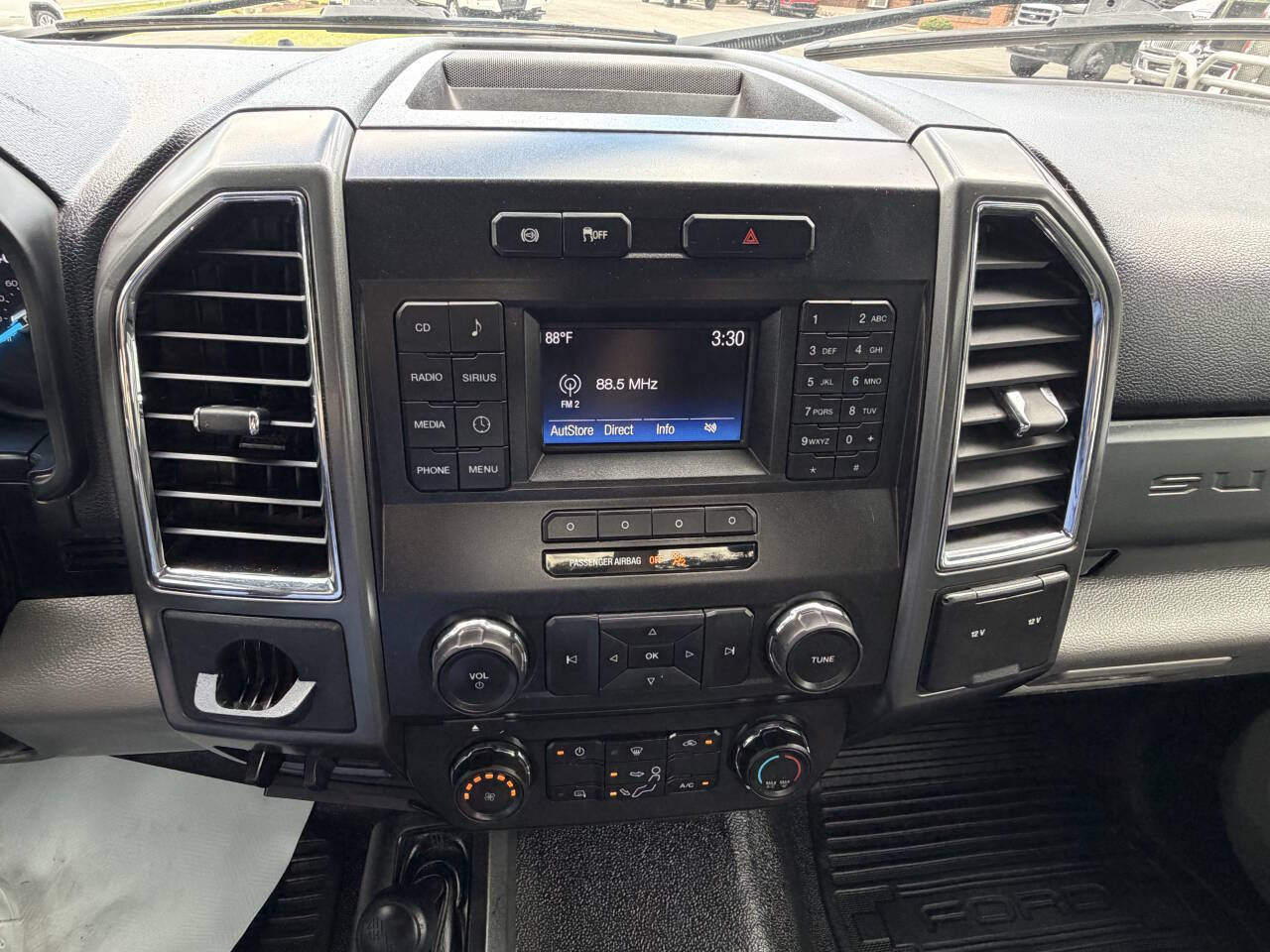 Used 2017 Ford F550 4x4 Regular Cab Super Duty image 40