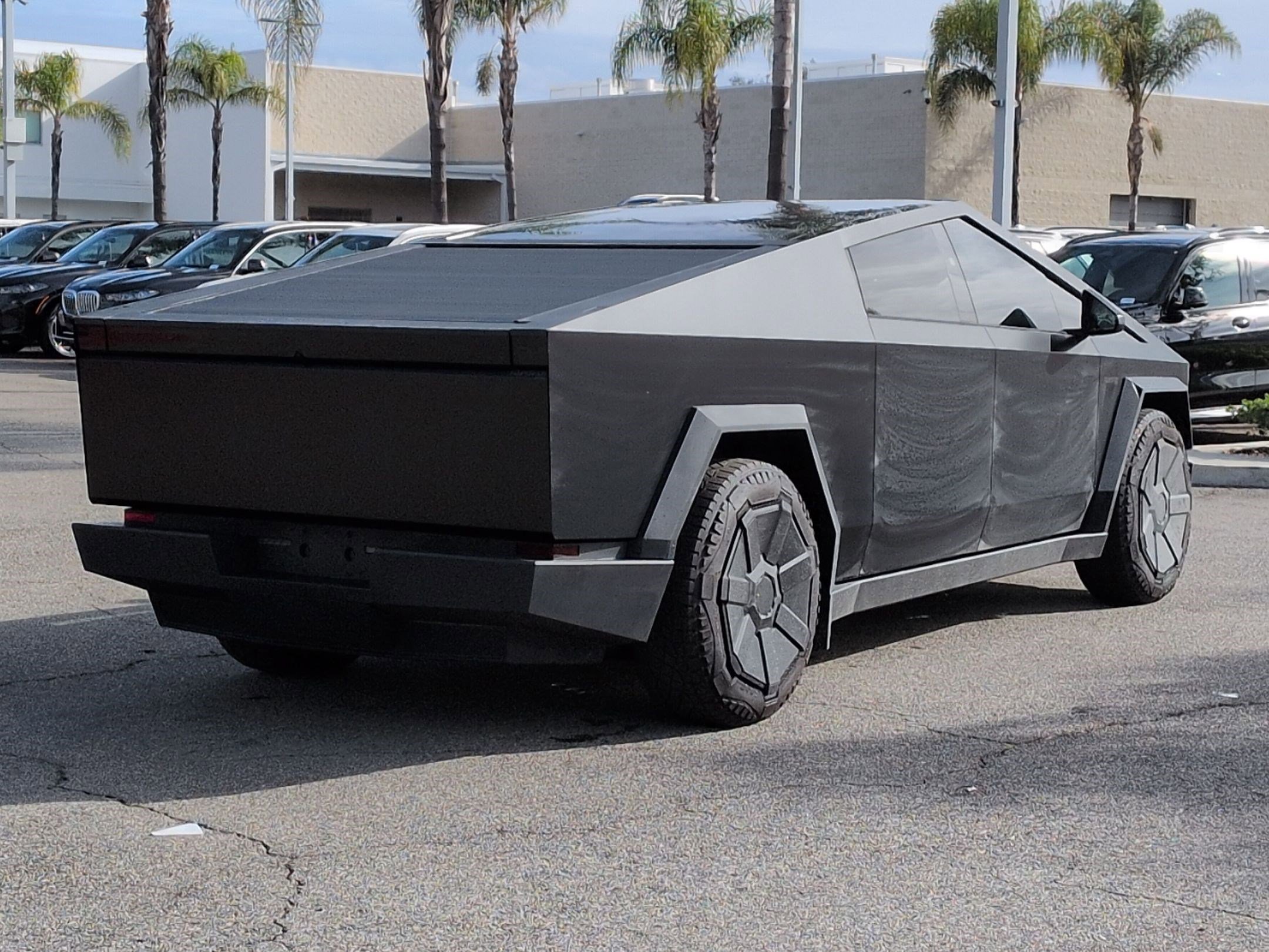 Used 2024 Tesla Cybertruck AWD Crew Cab image 10