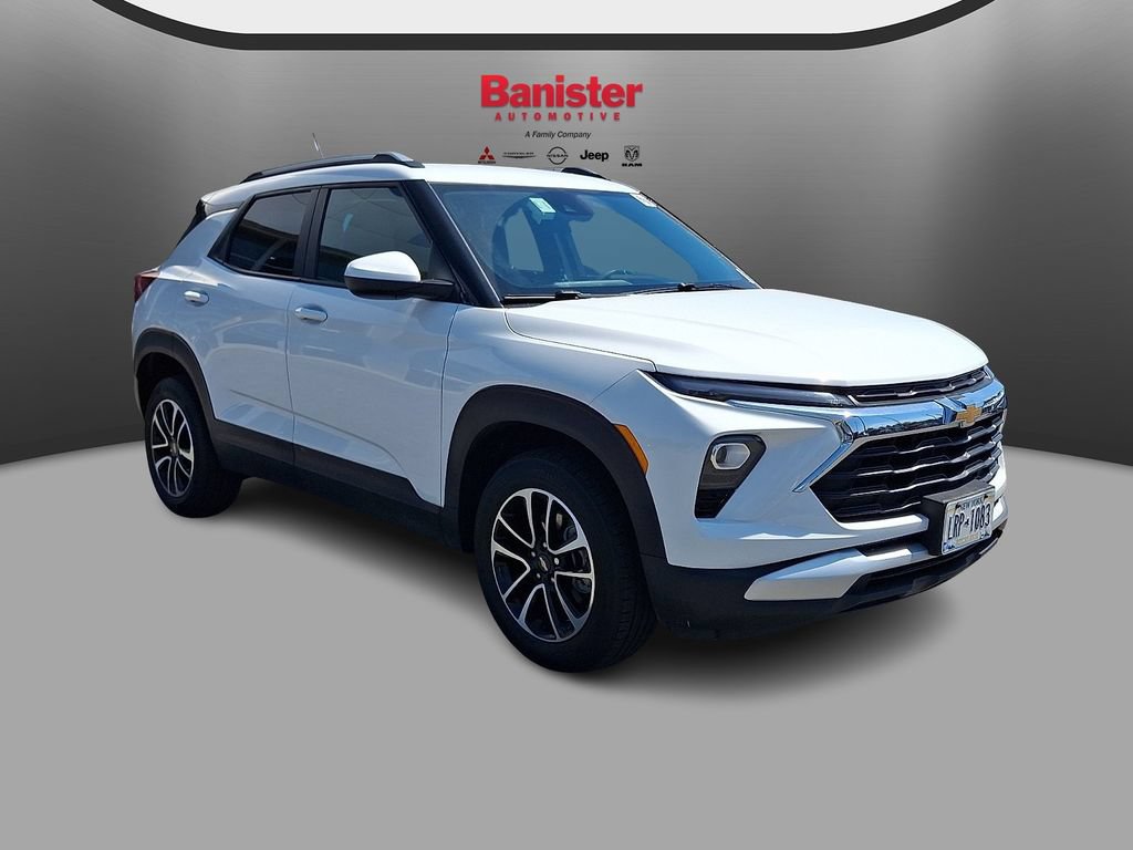 Used 2025 Chevrolet TrailBlazer LT AWD/4WD image 3