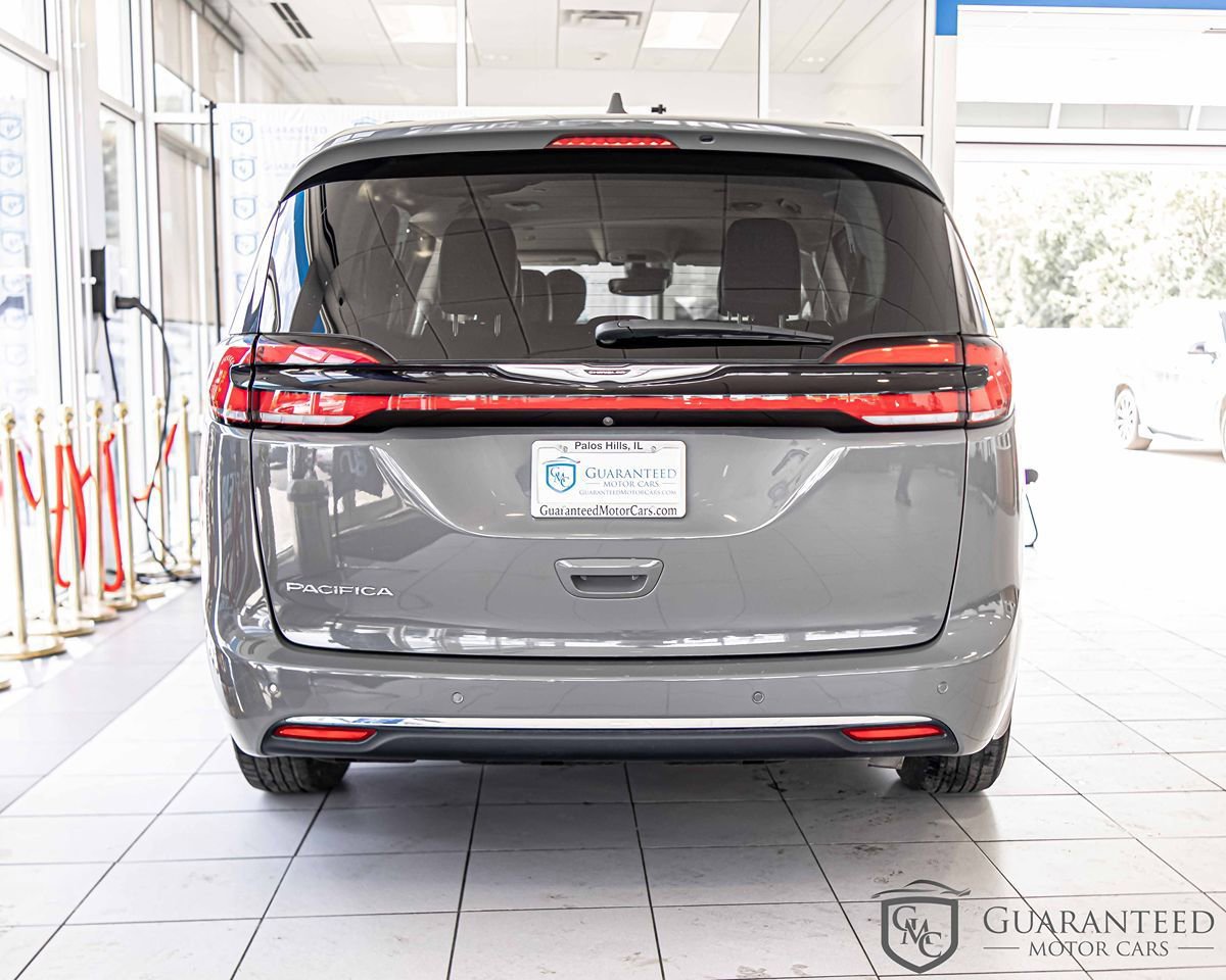 Used 2022 Chrysler Pacifica Touring-L FWD image 15