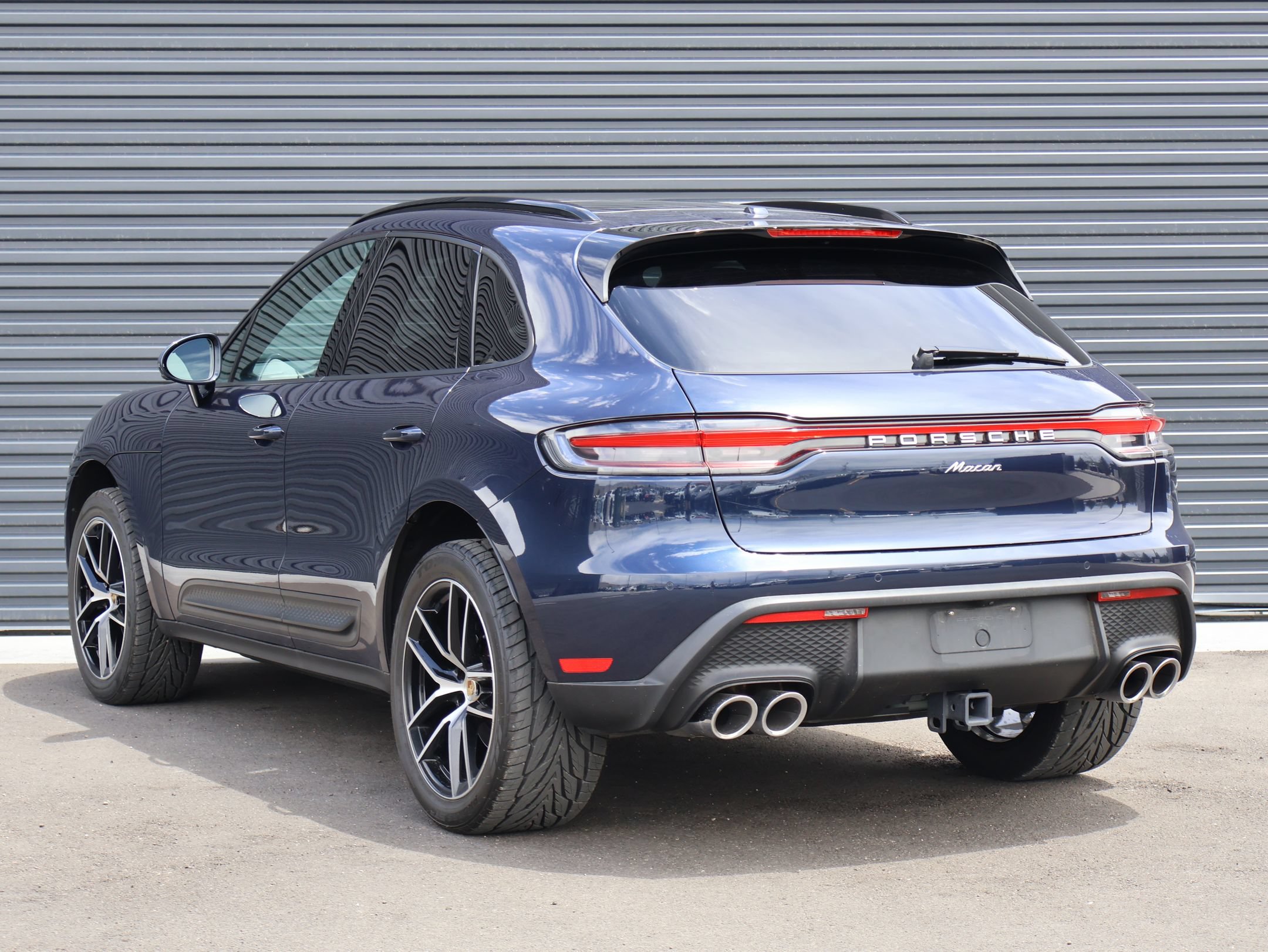 Used 2023 Porsche Macan AWD/4WD image 3