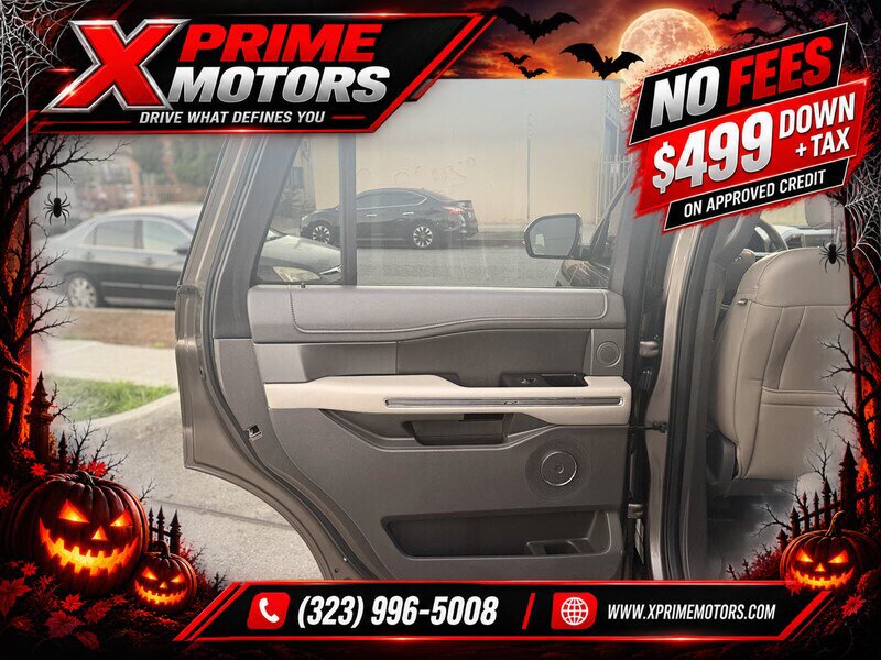 Used 2019 Ford Expedition XLT w/ Equipment Group 202A AWD/4WD image 29