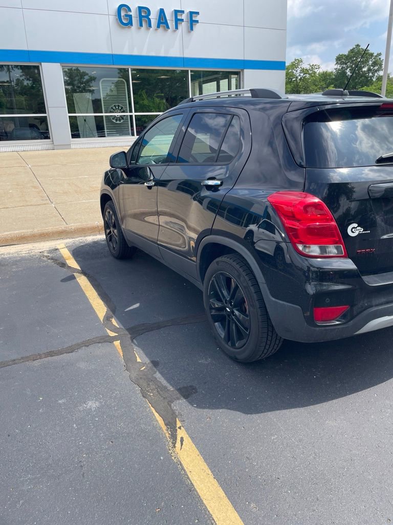 Used 2018 Chevrolet Trax LT w/ Sun & Sound Package AWD/4WD image 2