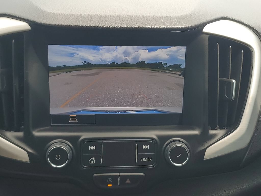 Used 2024 GMC Terrain SLE w/ Driver Convenience Package FWD image 17