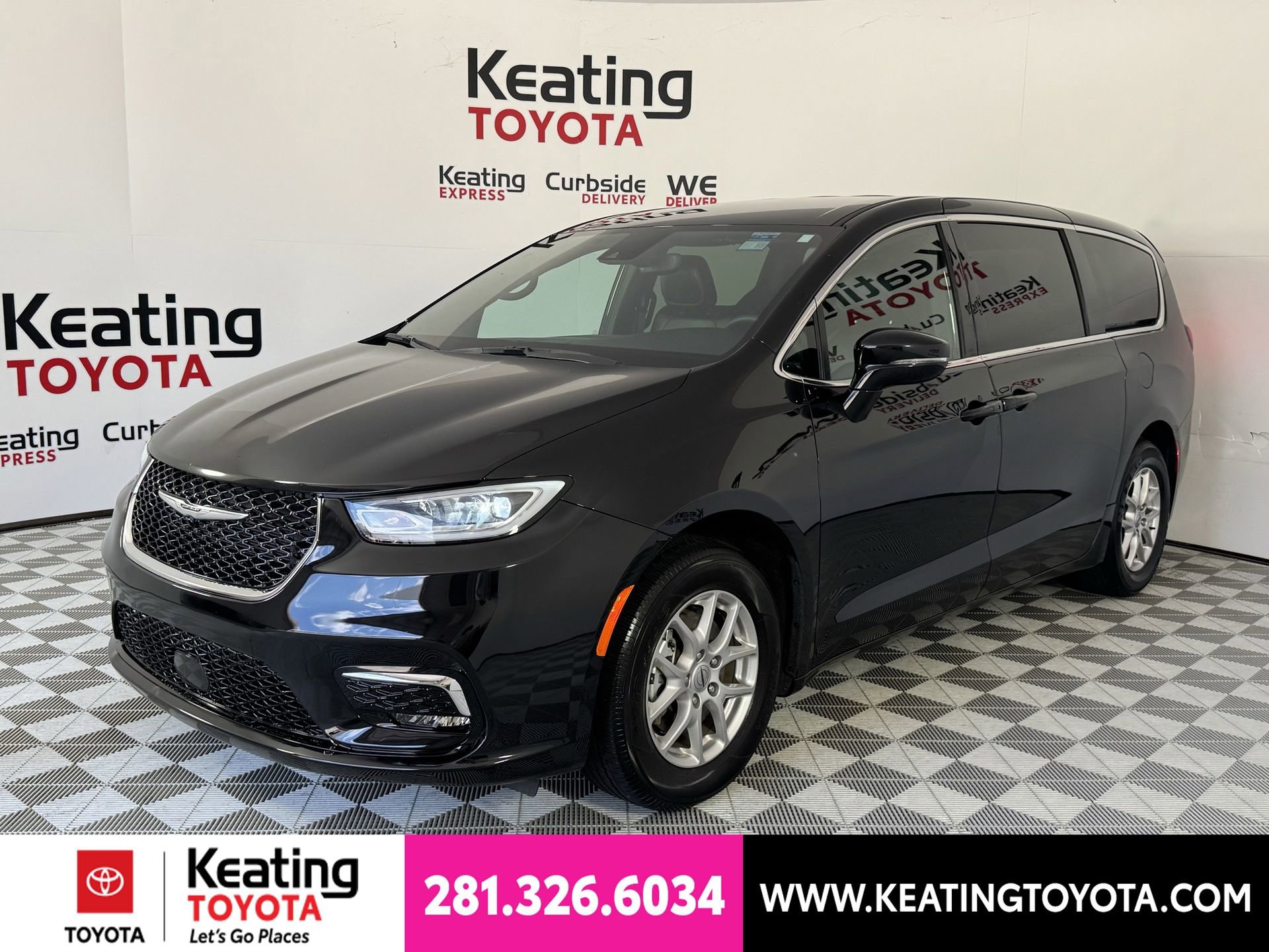 Used 2025 Chrysler Pacifica Select FWD image 9