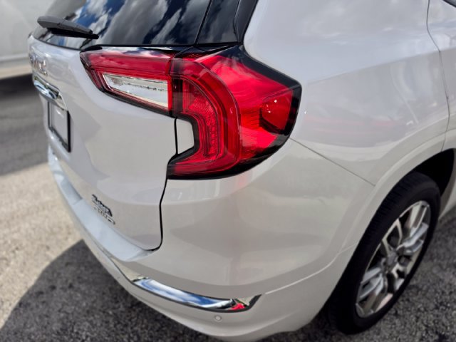 Used 2024 GMC Terrain Denali w/ Denali Premium Package AWD/4WD image 10
