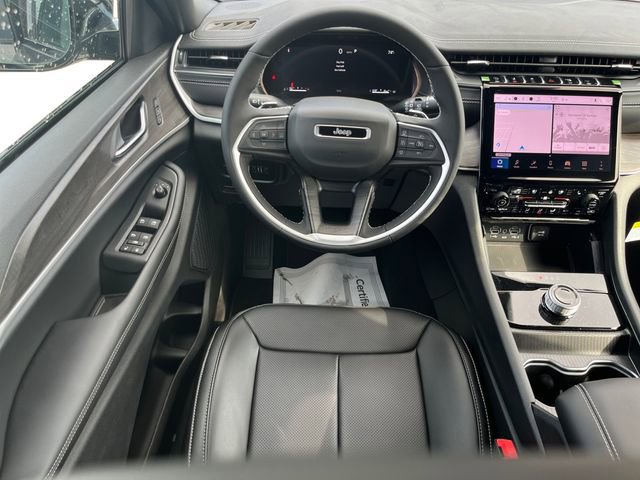 New 2025 Jeep Grand Cherokee Limited w/ Luxury Tech Group II image 10