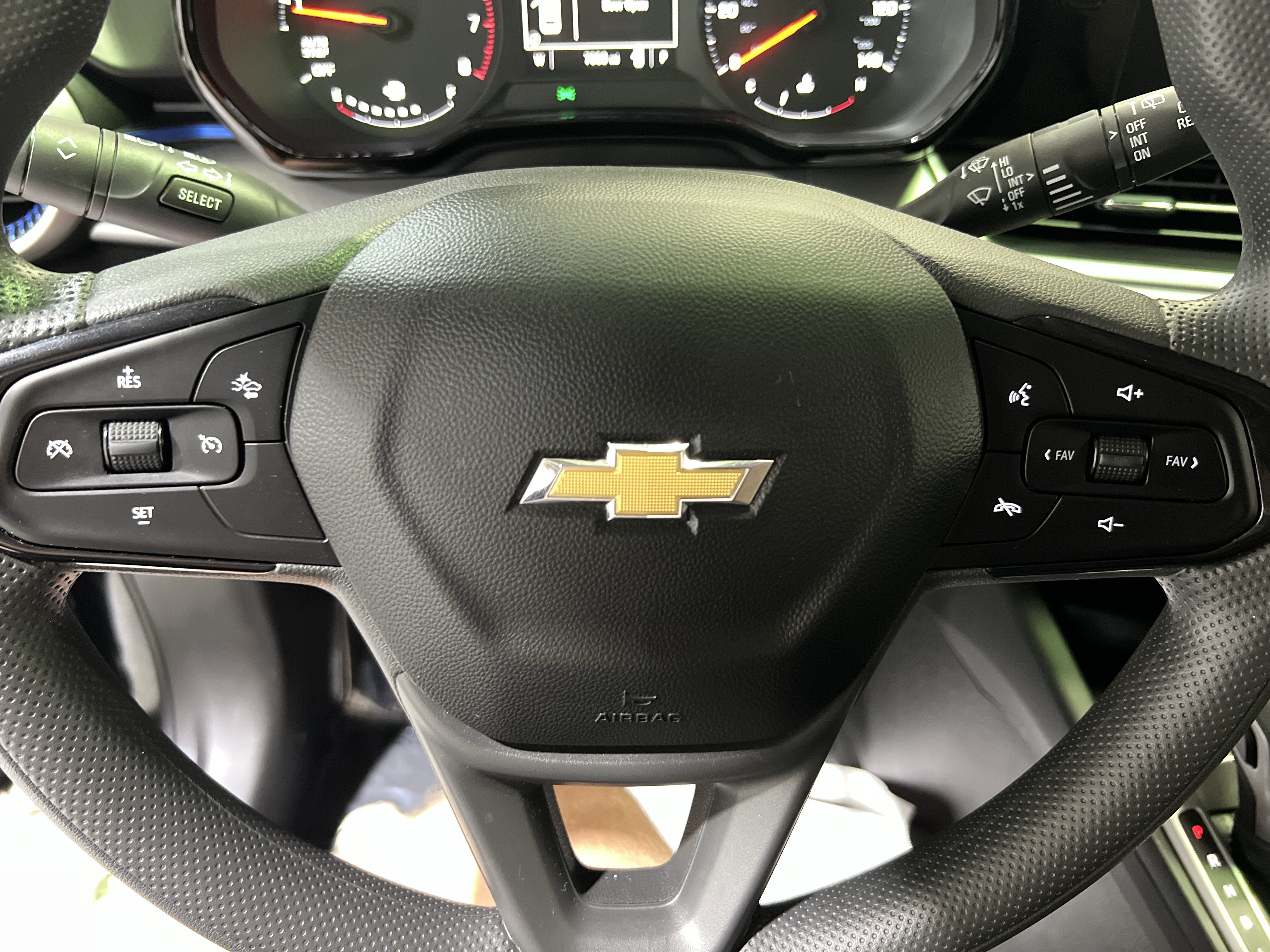 Used 2025 Chevrolet Trax LS w/ LS Convenience Package FWD image 22