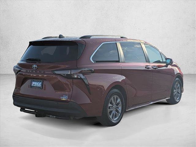 Used 2023 Toyota Sienna XLE FWD image 5