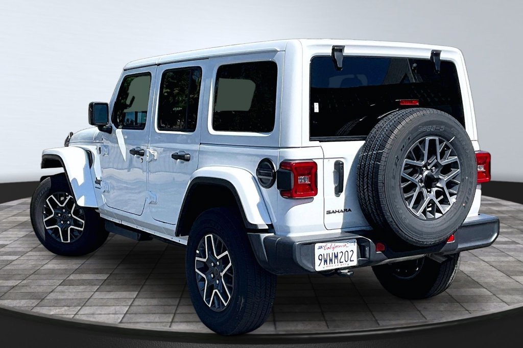 Used 2026 Jeep Wrangler Unlimited Sahara AWD/4WD image 18