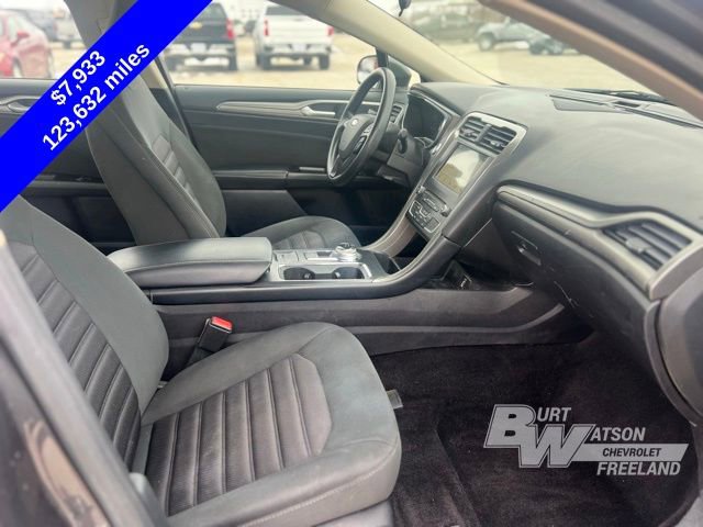 Used 2017 Ford Fusion SE w/ Fusion SE Technology Package image 21