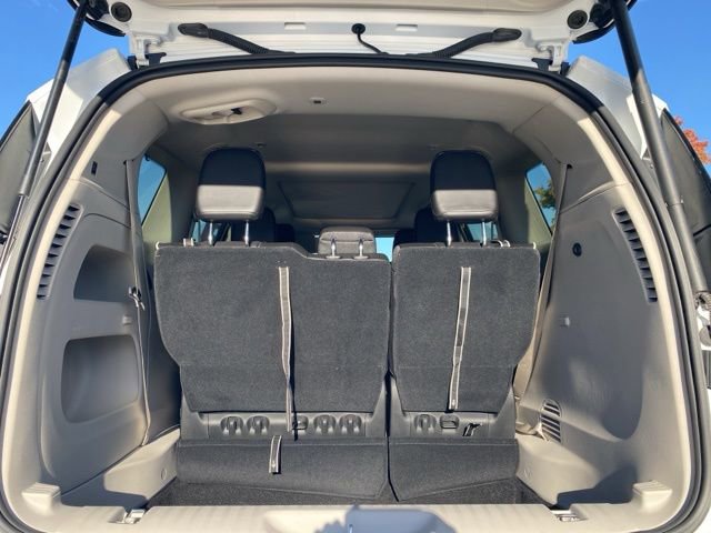 Used 2024 Chrysler Pacifica Limited image 11