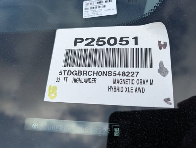 Used 2022 Toyota Highlander XLE AWD/4WD image 38
