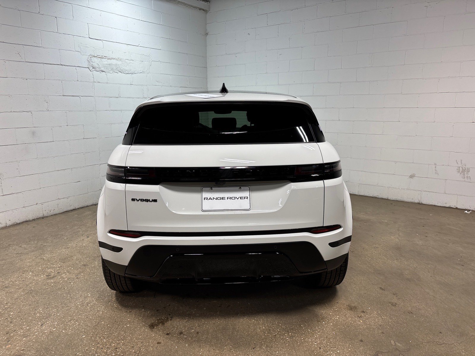 Used 2026 Land Rover Range Rover Evoque S AWD/4WD image 8