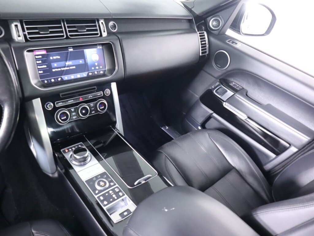 Used 2017 Land Rover Range Rover HSE AWD/4WD image 28