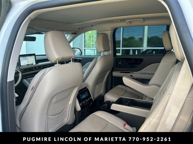 Used 2023 Lincoln Aviator Reserve w/ Equipment Group 201A RWD image 4