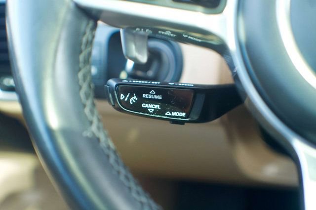 Used 2023 Porsche Cayenne AWD/4WD image 22